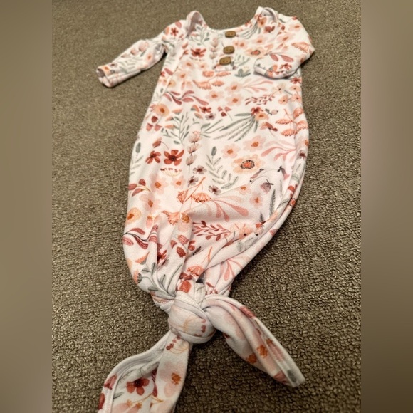 Caden Lane Knot Gown Girls 0-3M Maeve's Mauve
Mustard Floral Sleep Sack … - Picture 4 of 5